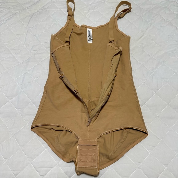 Classic bottom sculpting body shaper - Picture 4 of 14